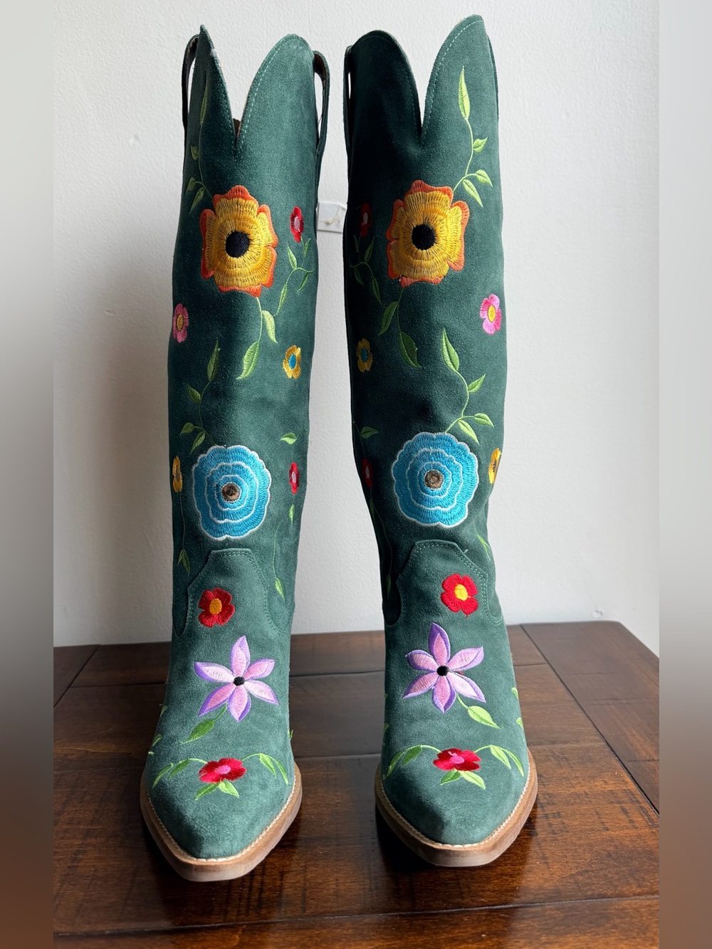 DINGO WOMEN'S FLOWER POWER GREEN SUEDE TALL WESTERN BOOTS - SNIP TOE Size 11 M
